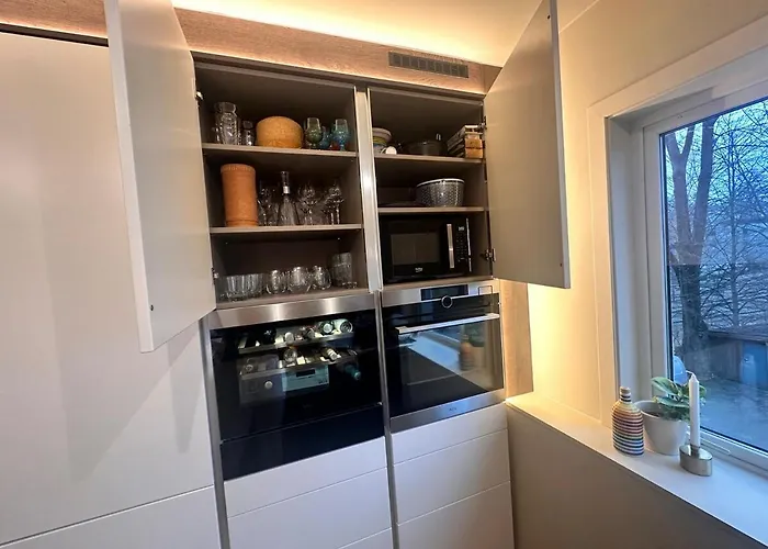 High Quality With Sea Views شقة *